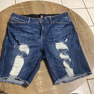 NY&C Curvy Sculpting Short Size 18 NWT